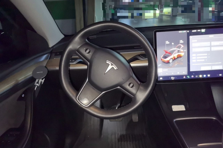 Tesla Model Y 2022 immagine di auto #15
