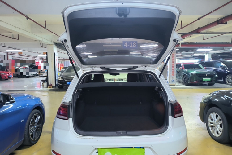 Volkswagen Golf 2018 car image #21