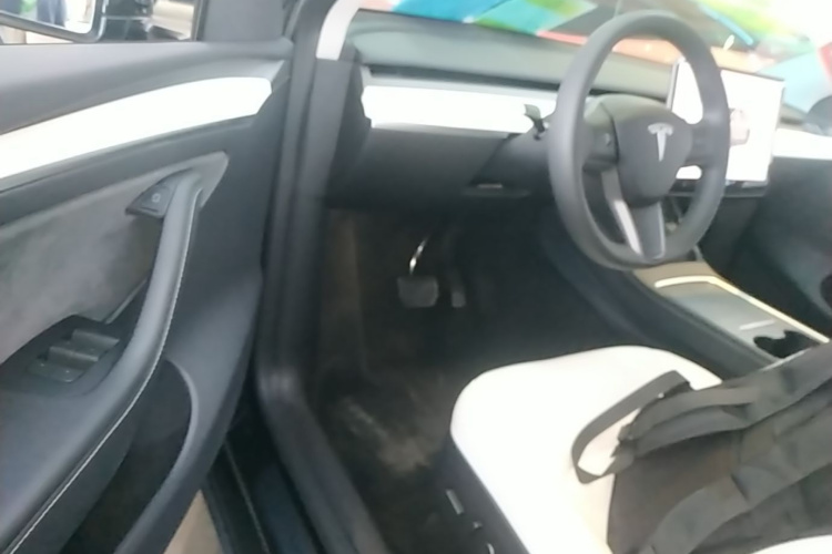 Tesla Model Y 2023 #16 Tesla Model Y 2023 car image #16
