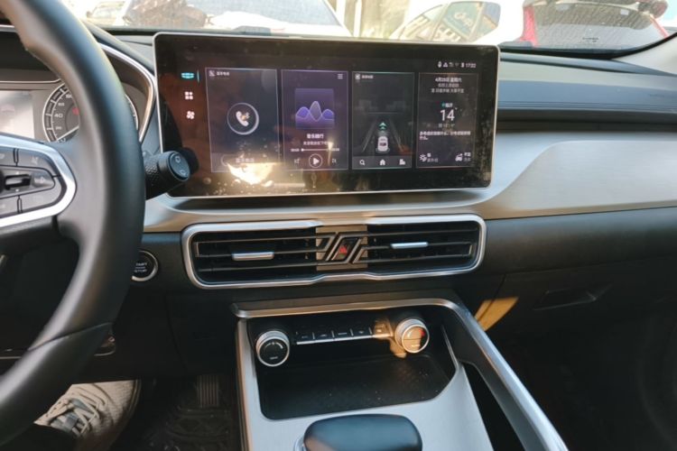 GEELY Coolray 2024 car image #13