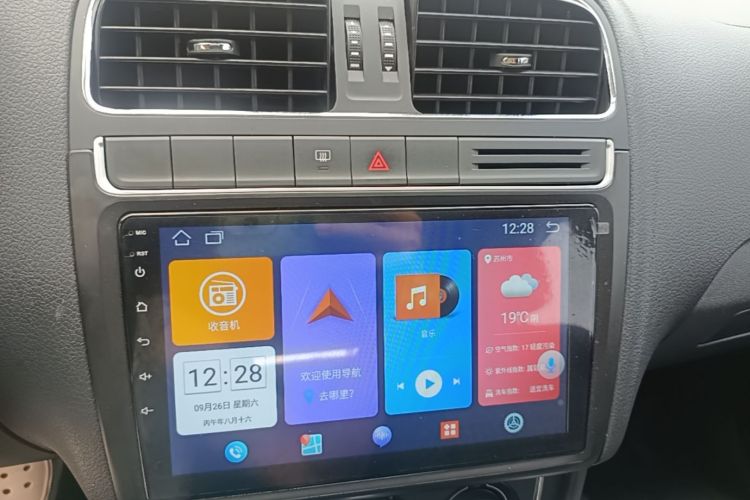 Volkswagen Polo 2017 car image #13