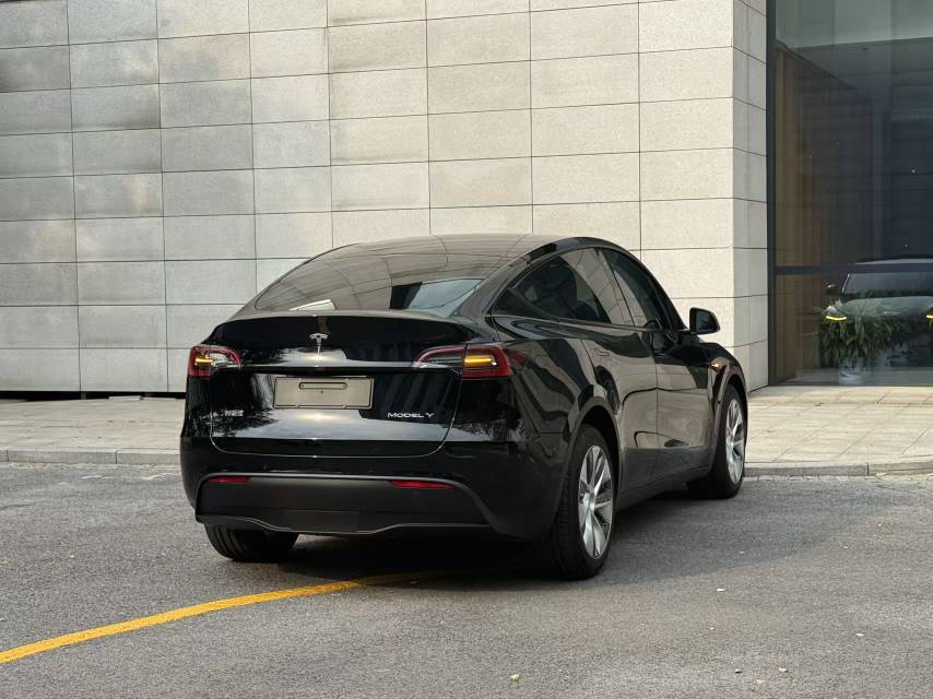 Tesla Model Y 2022 #11 Tesla Model Y 2022 car image #11