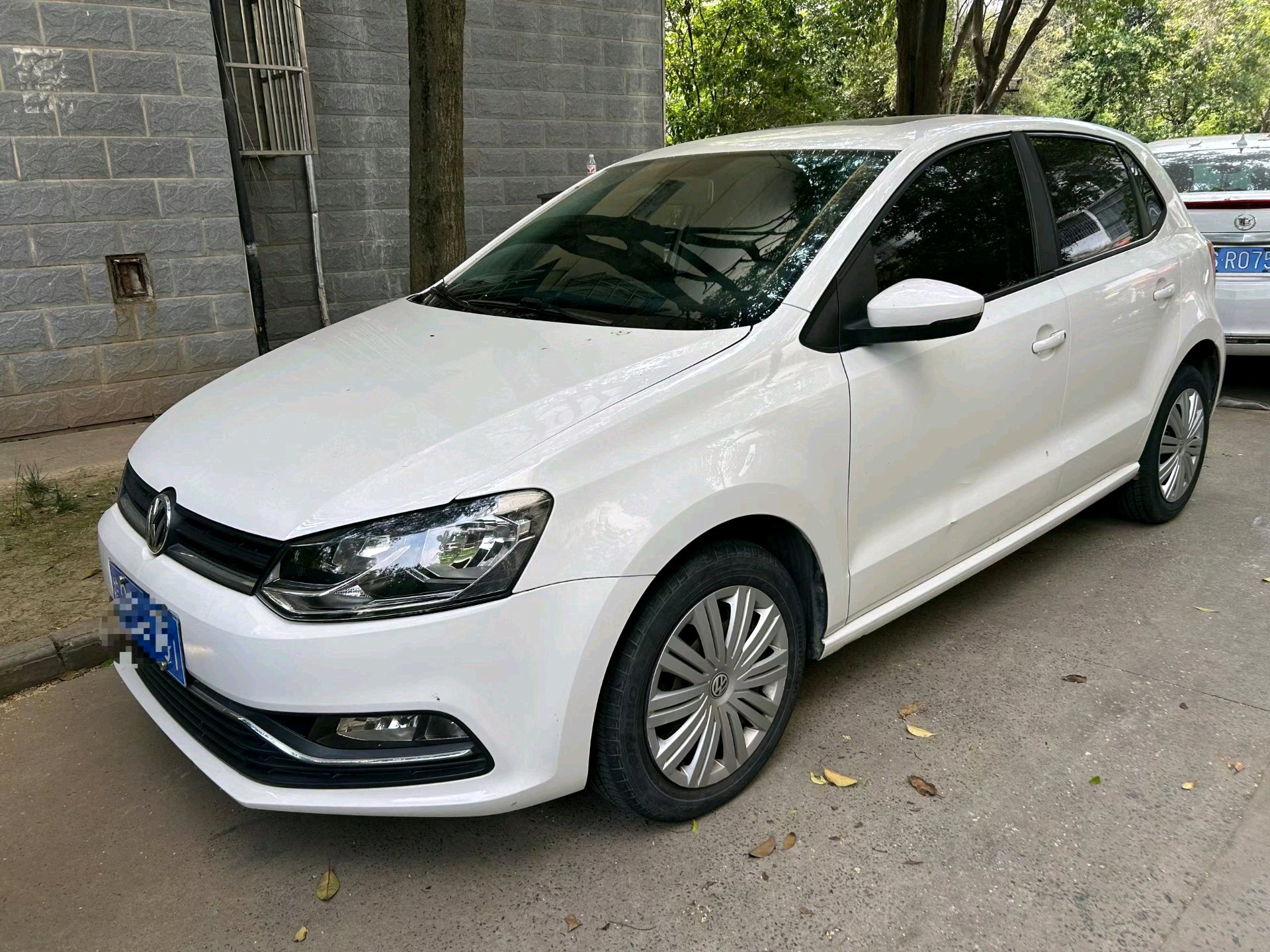 Volkswagen Polo 2016 car image 