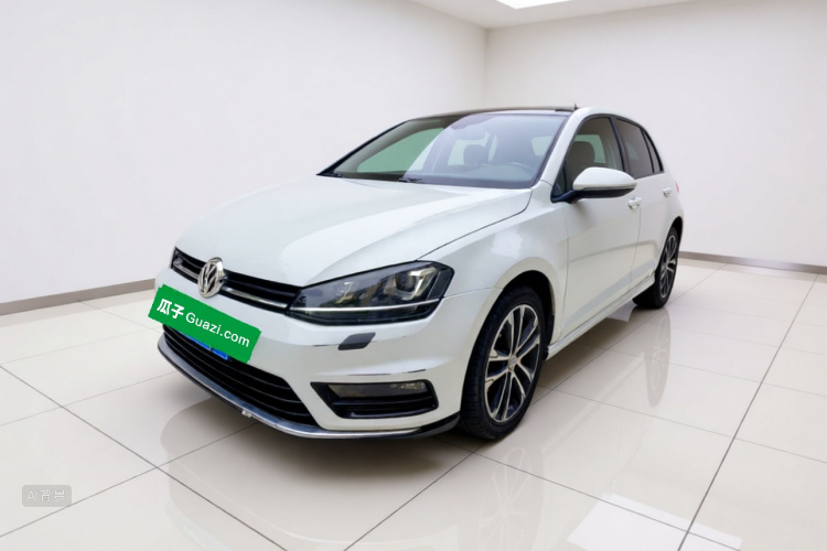 Volkswagen Golf 2018 car image #2