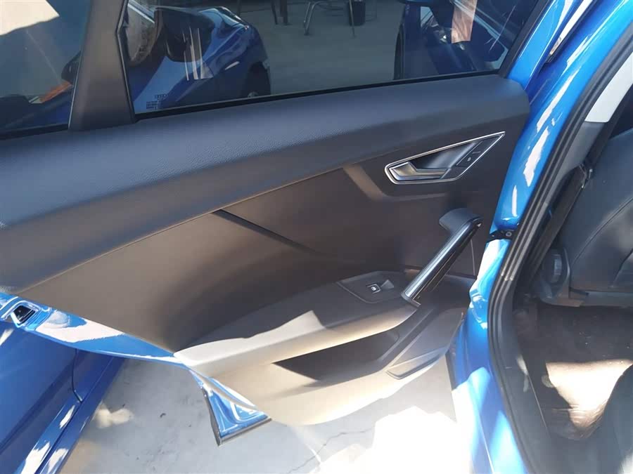 Audi Q2L e-tron 2020 car image #30