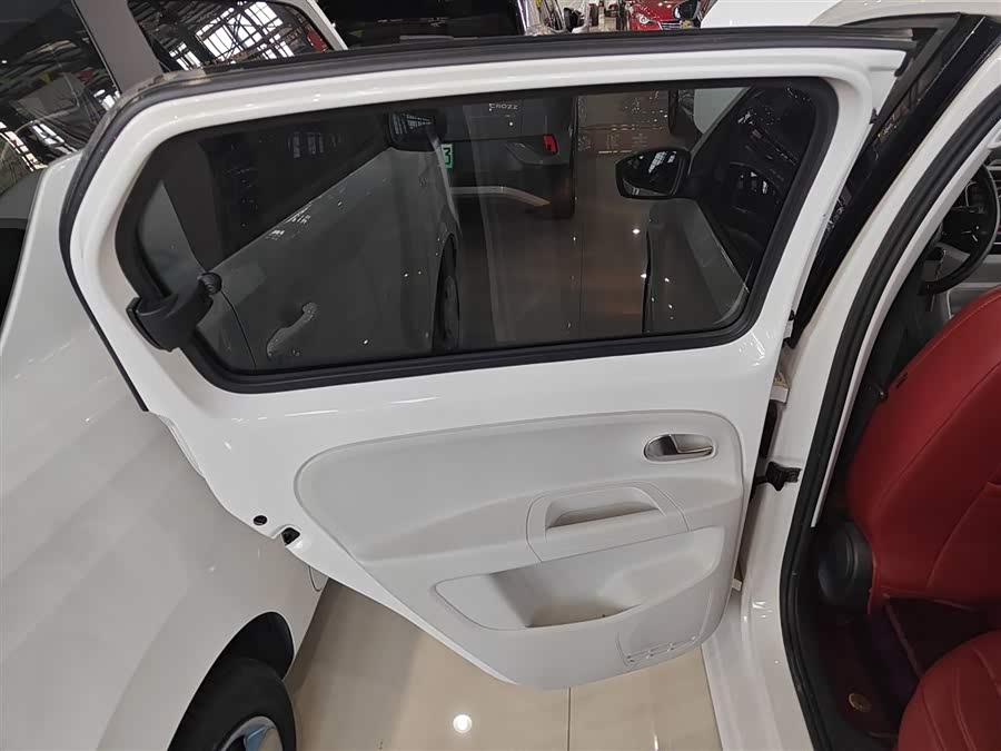 Volkswagen up! 2015 immagine di auto #30