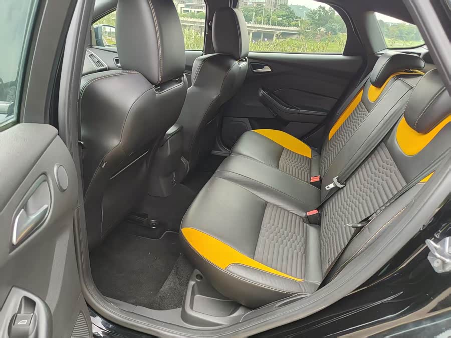 Ford Focus (Imported) 2014 car image #30