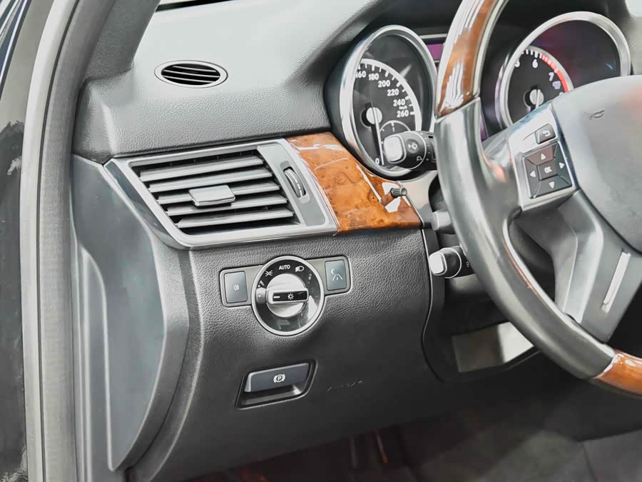 Mercedes-Benz M Class 2014 #30 Mercedes-Benz M Class 2014 car image #30