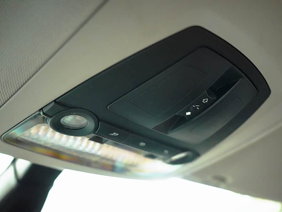 BMW 5 Series GT 2012 immagine di auto #30