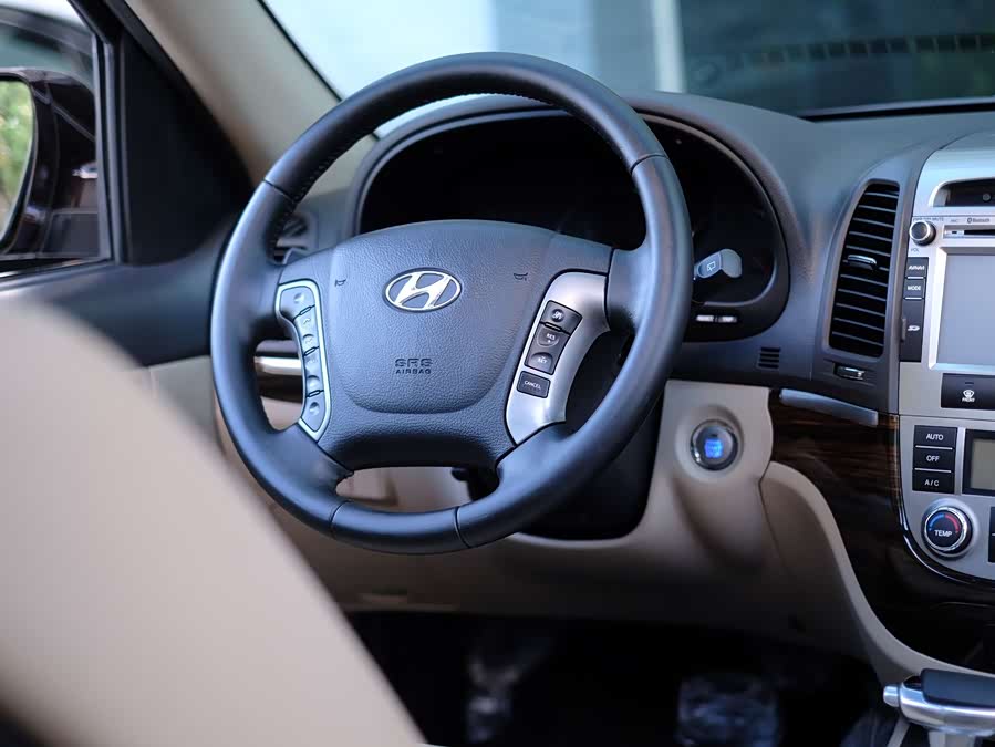 Hyundai Santa Fe Classic 2011 car image #30