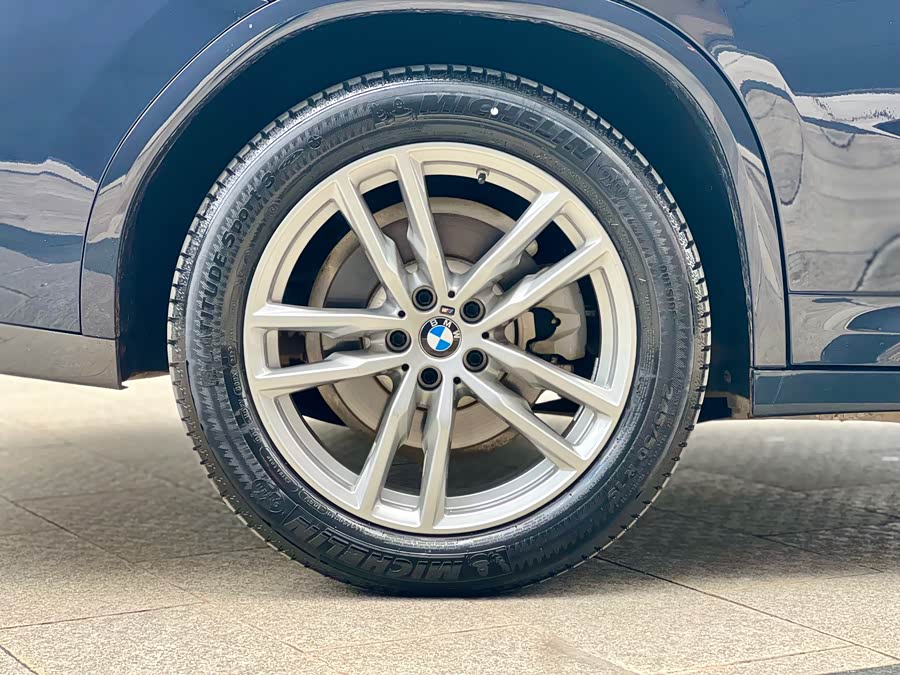 BMW X4 2020 car image #30