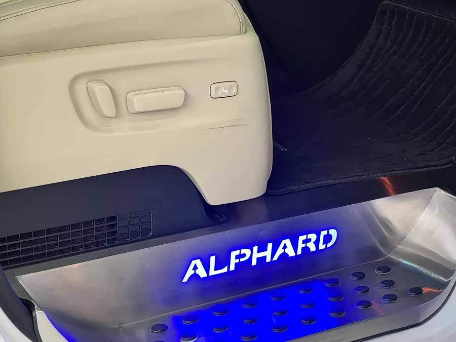 Toyota Alphard 2021 car image #30