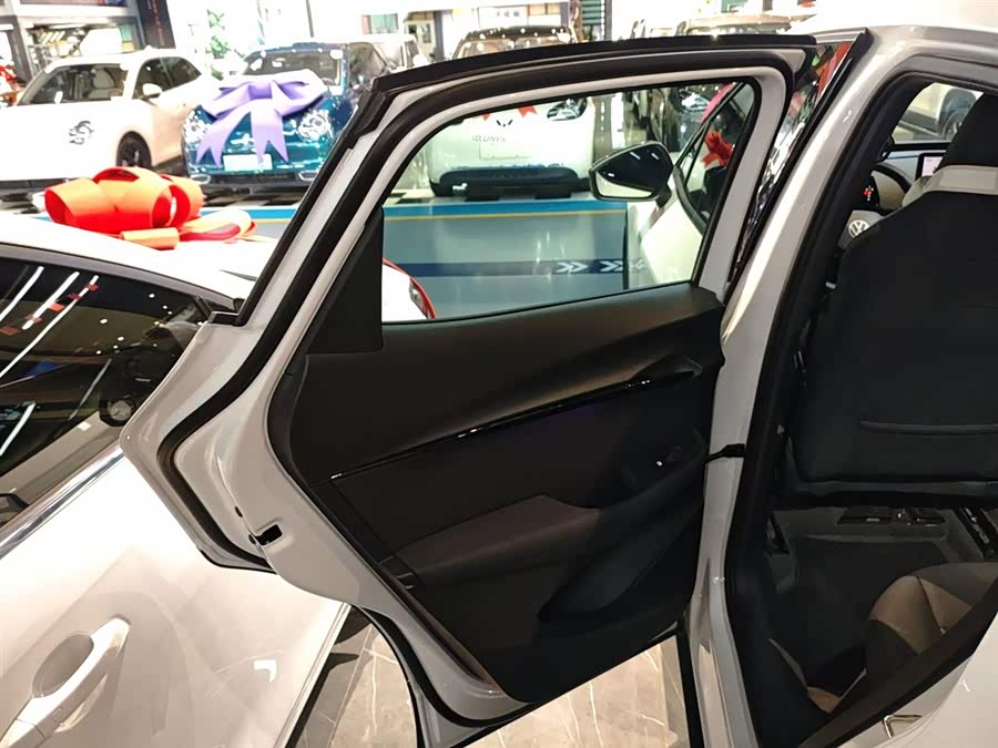 Volkswagen ID.UNYX 06 2025 #30 Volkswagen ID.UNYX 06 2025 imagen de coche #30