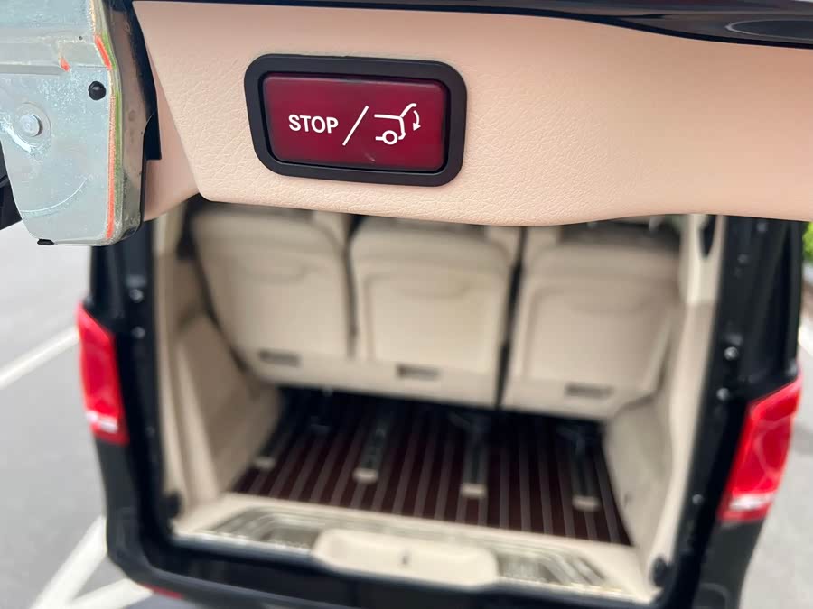 Mercedes-Benz V Class 2020 car image #30