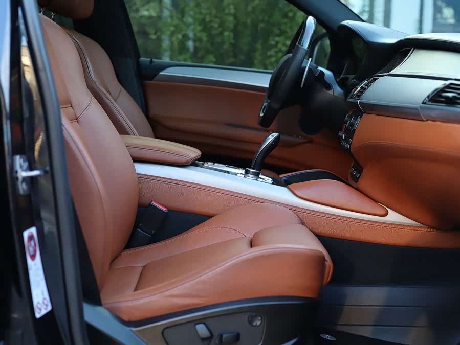 BMW X6 M 2012 car image #30