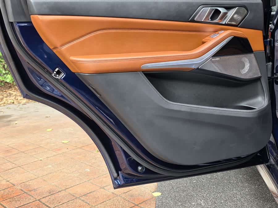 BMW X7 M60i 2023 #30 BMW X7 M60i 2023 car image #30