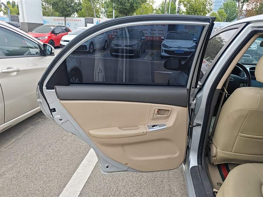 起亚 赛拉图 2013 汽车图片 #30