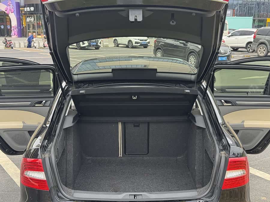 Skoda Superb 2013 car image #30