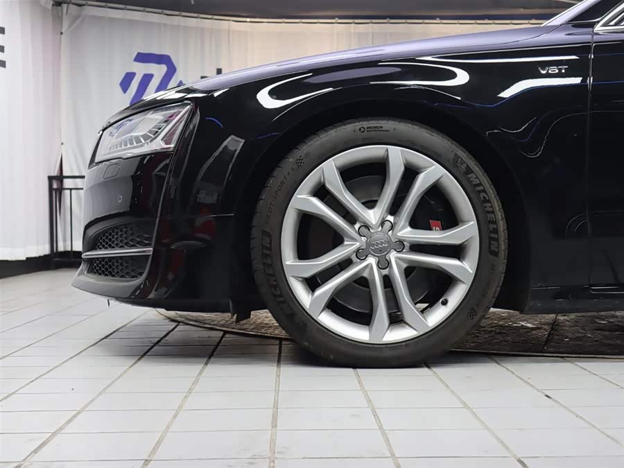 Audi S8 2015 car image #30