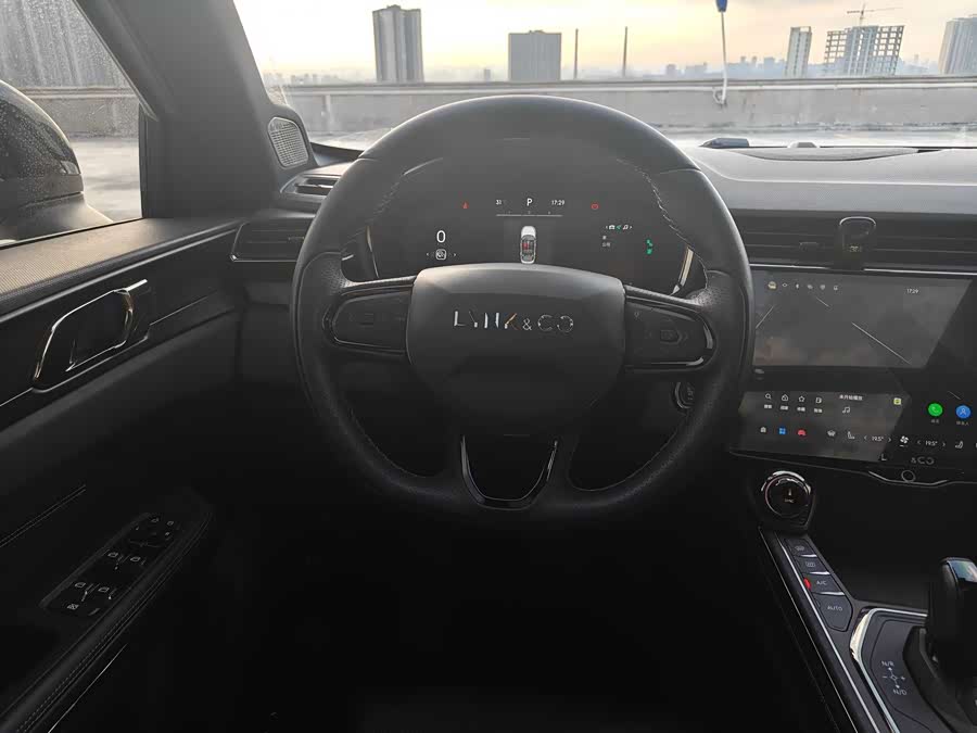 Lynk & Co 01 2022 image de voiture #30