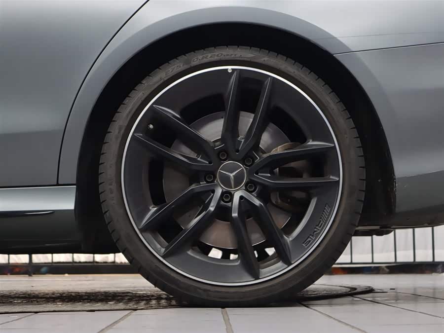 Mercedes-Benz E AMG 2022 immagine di auto #30