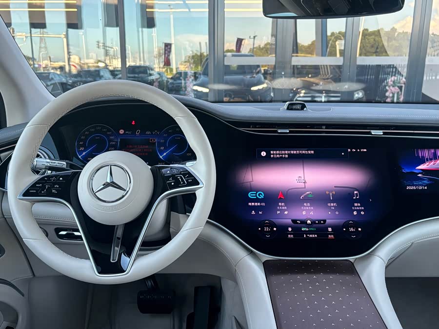 Mercedes-Benz EQS SUV 2025 car image #30