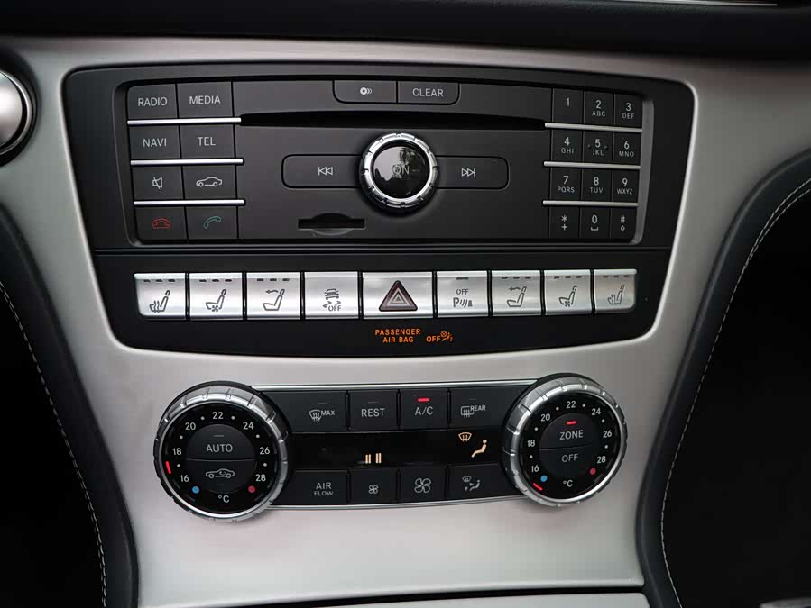 Mercedes-Benz SL Class 2019 immagine di auto #30