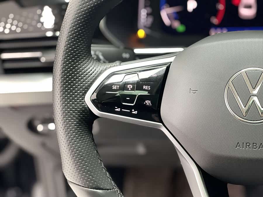 Volkswagen Passat 2022 car image #30