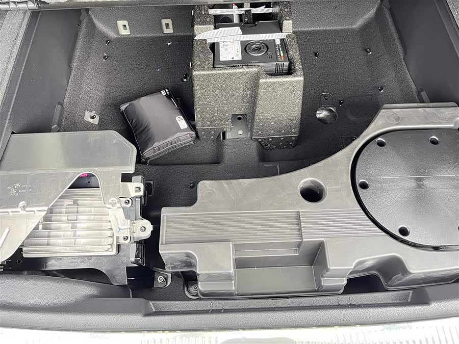 Audi SQ7 2024 immagine di auto #30