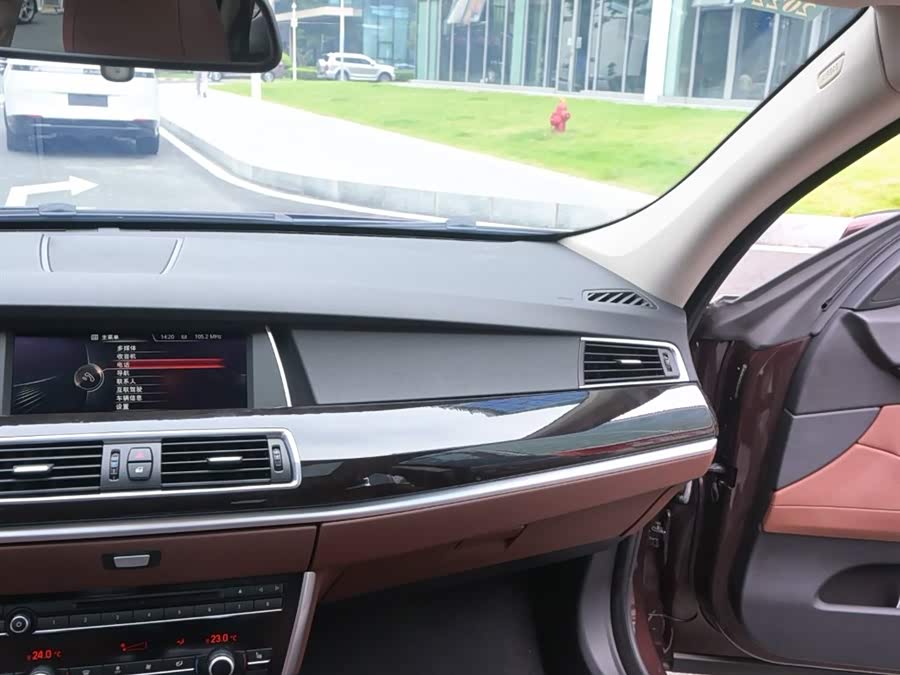 BMW 5 Series GT 2016 #30 BMW 5 Series GT 2016 صورة سيارة #30