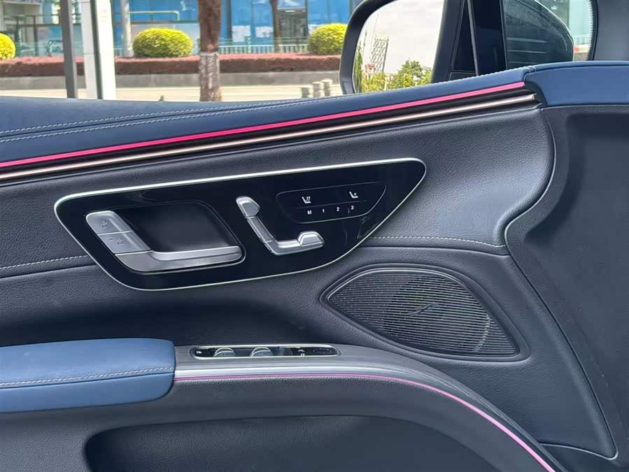 Mercedes-Benz EQS SUV 2023 car image #30