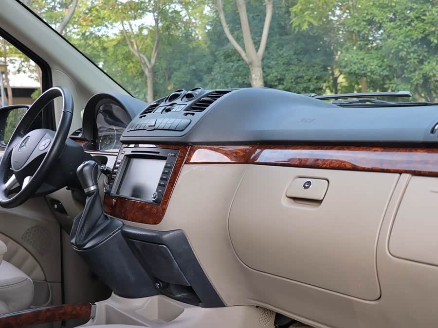 奔驰 唯雅诺 2011 汽车图片 #30