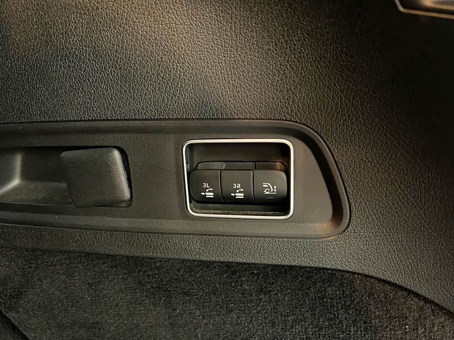 Mercedes-Benz GLS Class 2024 #30 Mercedes-Benz GLS Class 2024 car image #30