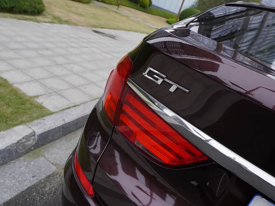 BMW 5 Series GT 2010 immagine di auto #30