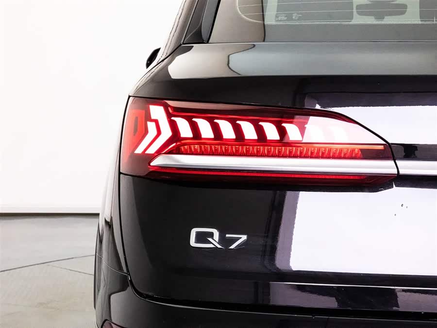 Audi Q7 2023 car image #30