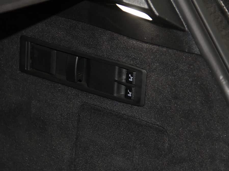 BMW iX 2023 car image #30