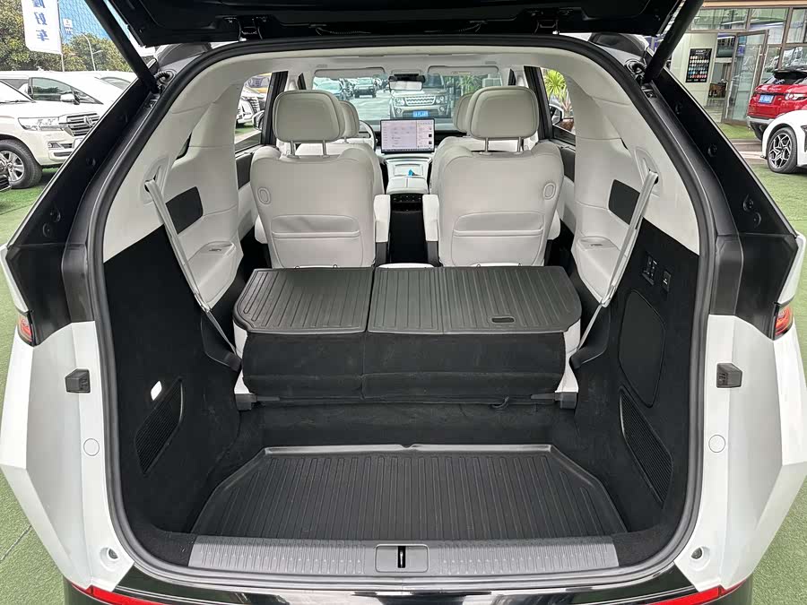 Xpeng X9 2024 immagine di auto #30