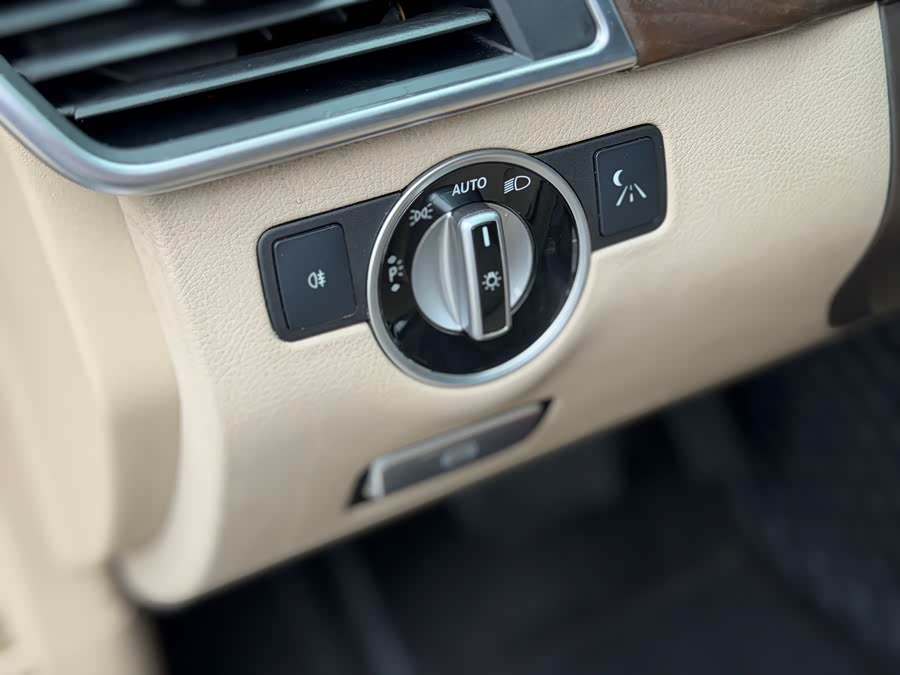 Mercedes-Benz GL Class 2014 immagine di auto #30