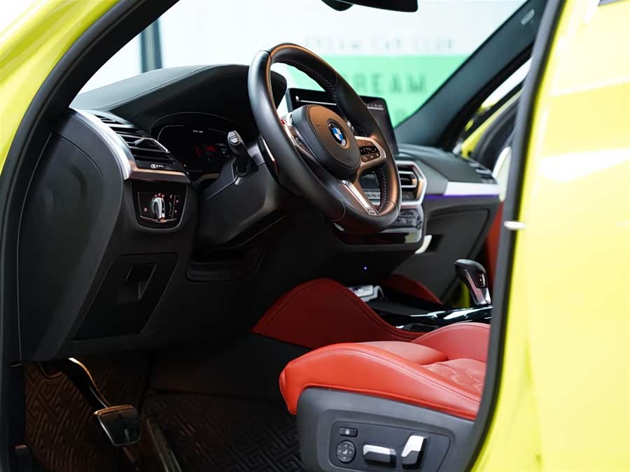 BMW X4 M 2022 immagine di auto #30