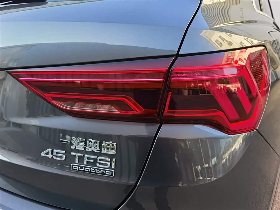 Audi Q3 2020 car image #30