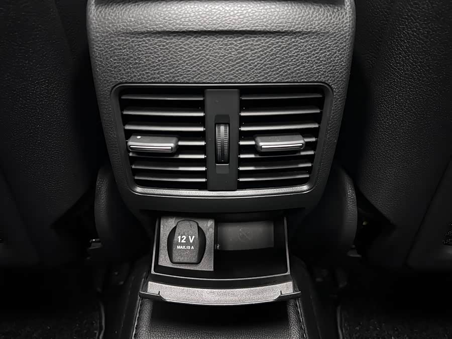 Mercedes-Benz GLA Class 2018 #30 Mercedes-Benz GLA Class 2018 car image #30