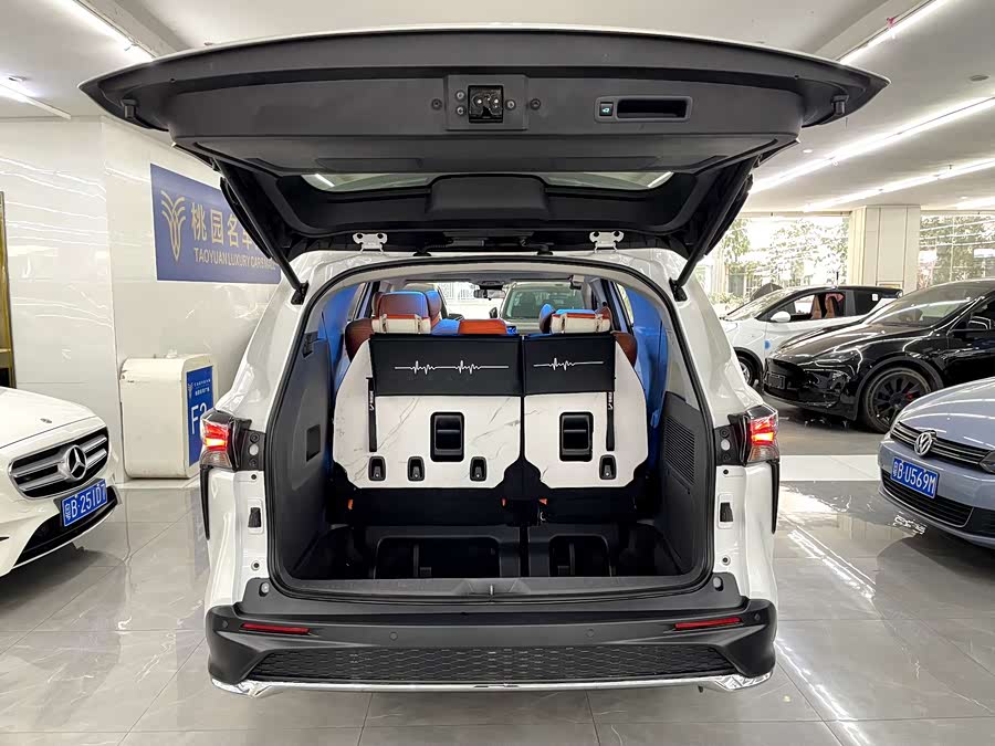 Toyota Granvia 2024 #30 Toyota Granvia 2024 immagine di auto #30