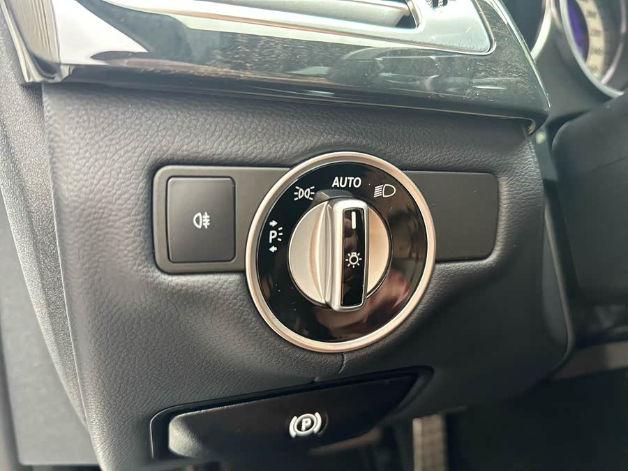 Mercedes-Benz CLS Class 2016 car image #30