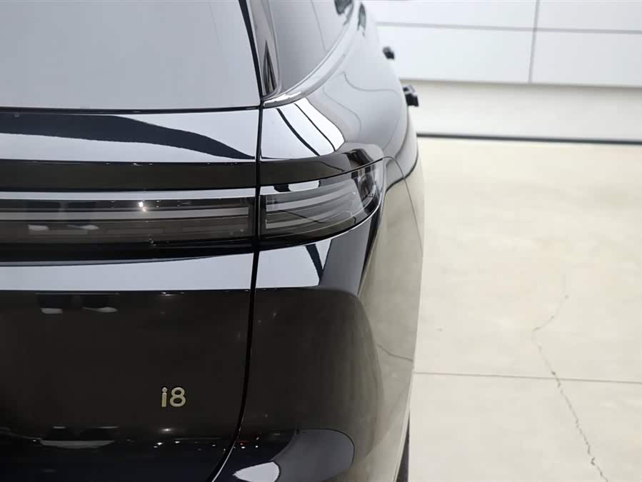 Li i8 2025 image de voiture #30