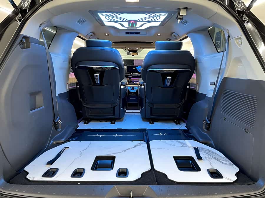 Toyota Granvia 2024 car image #30