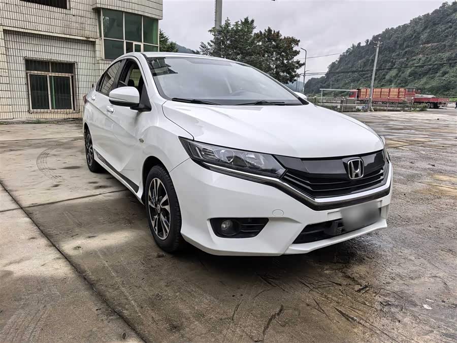 Honda Greiz 2016 #30 Honda Greiz 2016 car image #30