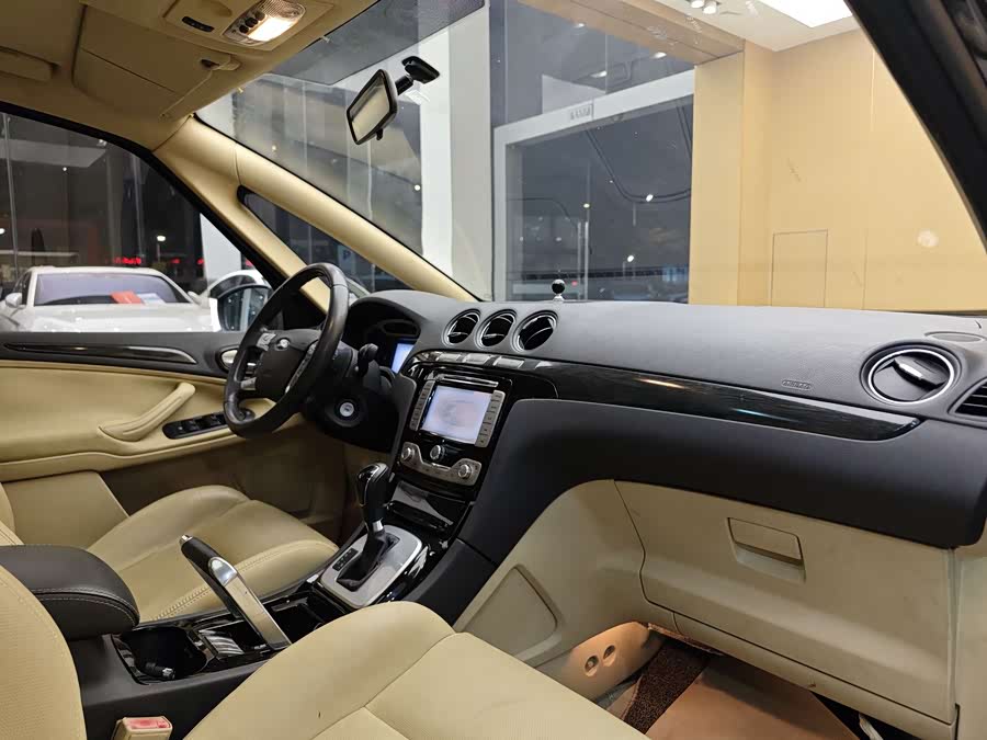 Ford S-MAX 2012 #30 Ford S-MAX 2012 car image #30