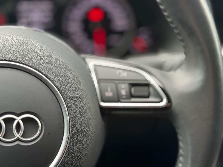 Audi Q5 2018 изображение автомобиля #30