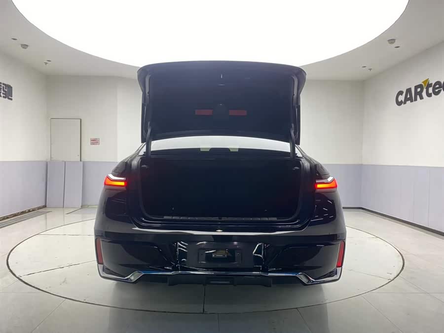 BMW 7 Series 2024 car image #30