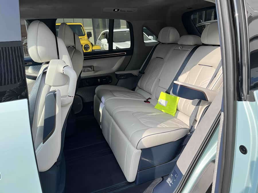 极氪 极氪MIX 2024 汽车图片 #30